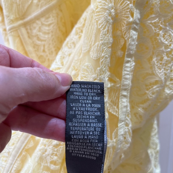 Tags on, sunshine yellow, lace dress, side zipper, size L. - Picture 8 of 12